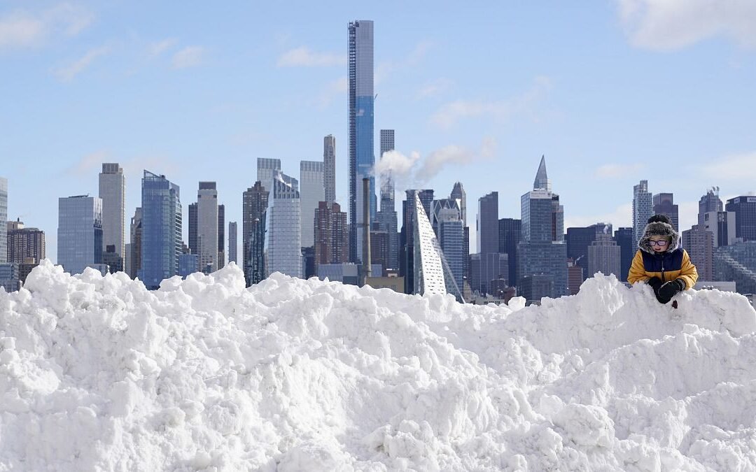 New York paralysée par un « bomb cyclone » : une tempête historique met la métropole à l’arrêt.