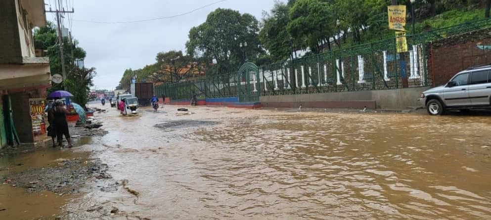 Cap-Haïtien sous les eaux : quand la pluie révèle l’urgence de repenser la ville Inondations, vulnérabilité urbaine et nécessité d’une vision durable pour protéger la deuxième ville du pays.